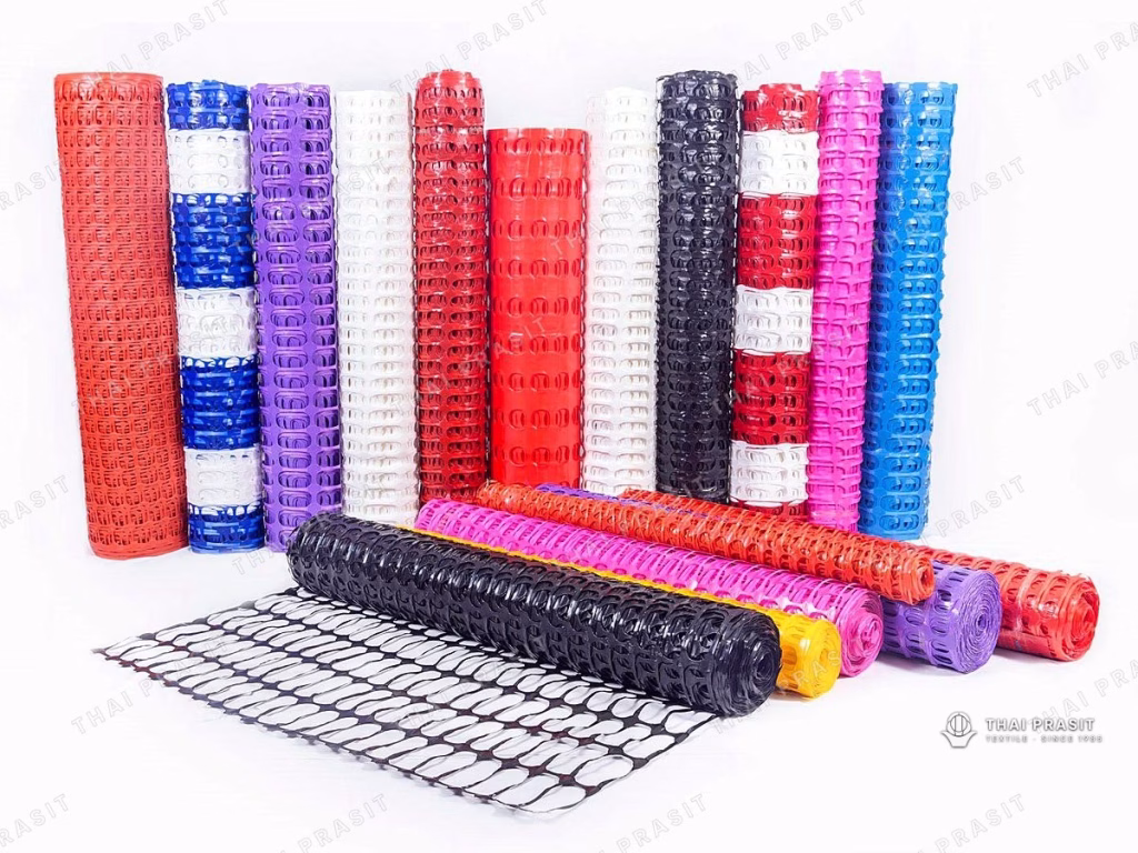 Safety fence and extruded plastic mesh